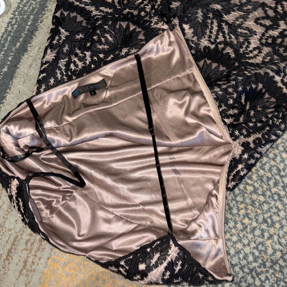 Sue Wong Little Black Dress/ Embroidery/ Size-6 EUC - Picture 4 of 11